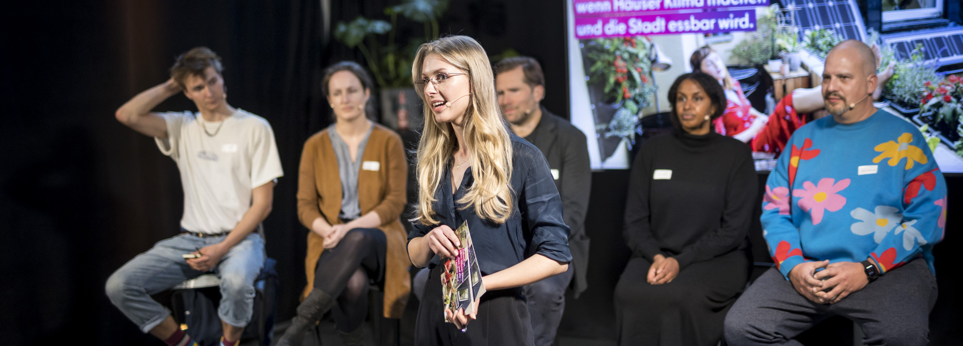 Veranstaltung mit einer Rednerin im Pop-Kuhdamm