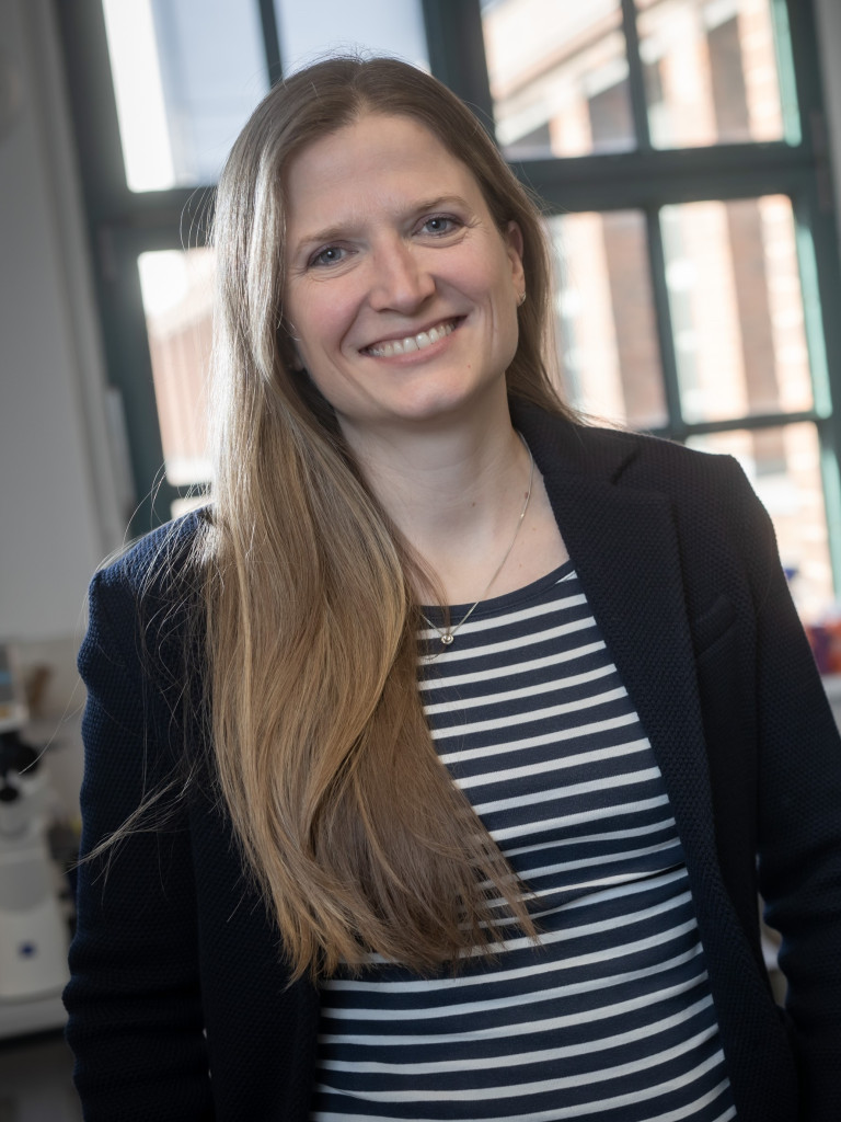 Image of Prof. Sina Bartfeld, who will talk about her journey after her postdoc to a full professor at TU Berlin.