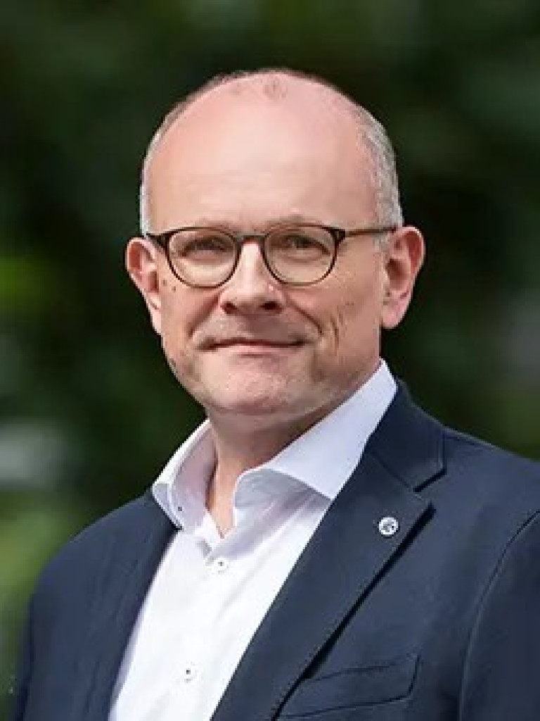 Dr. Arnd Heumann