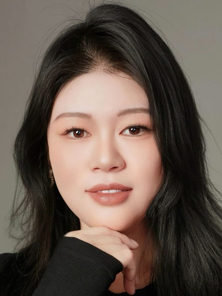 Headshot of Yutong Zhou, with her hand right hand resting under her chin.