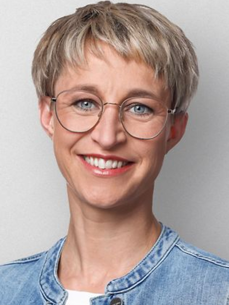 Nadine Schön