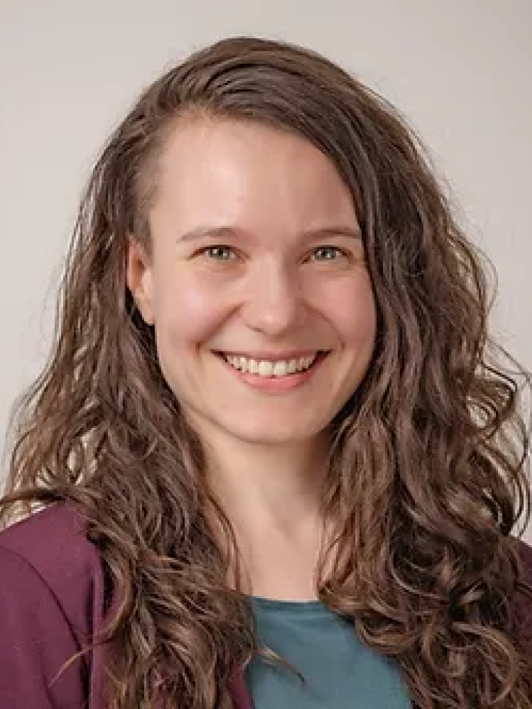 Linn Voß smiling at a camera. 