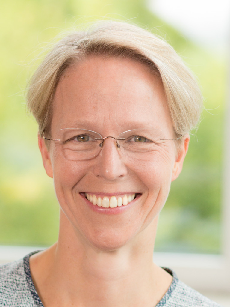 Dr. Martine Knoop