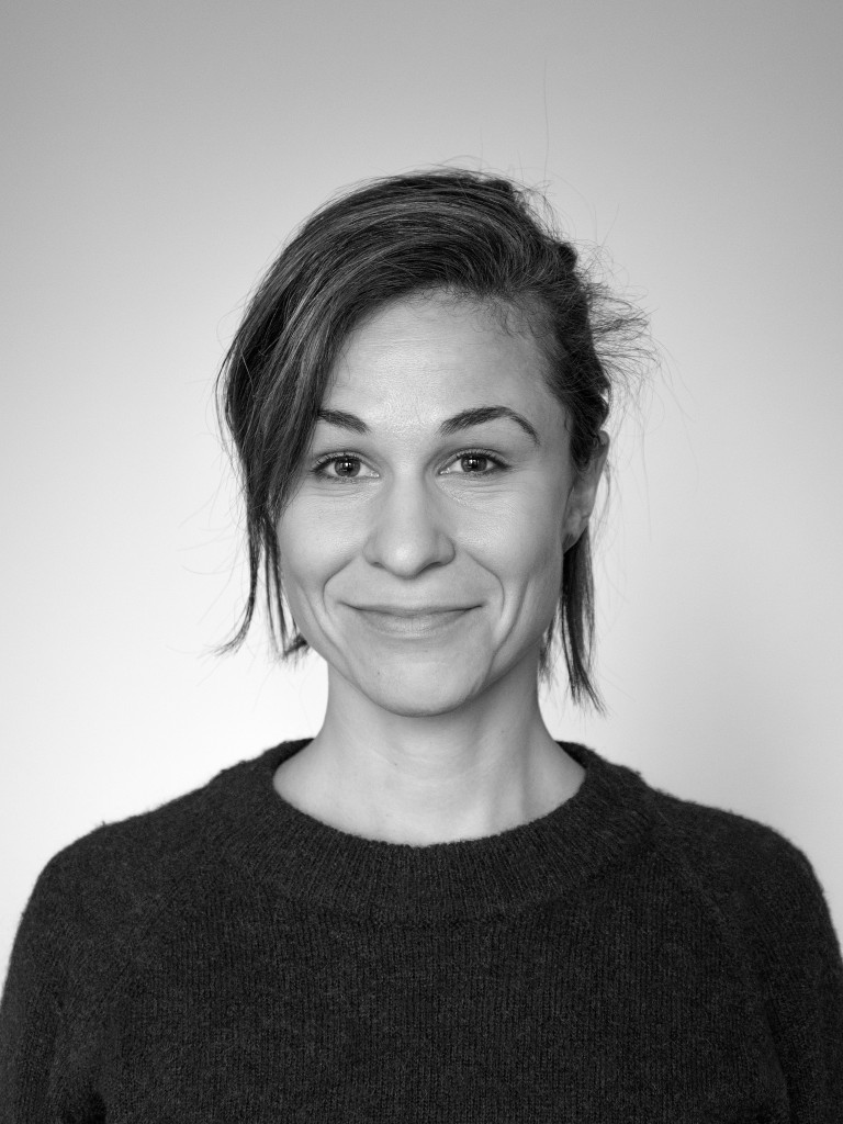 Portrait picture Angela Mueller