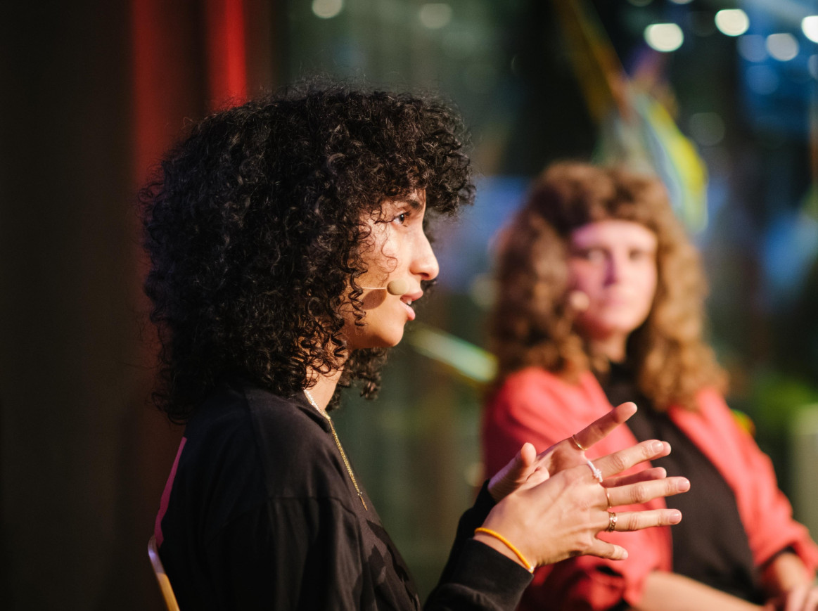 Women talking at the CAMPUS