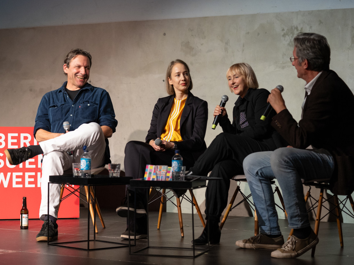 Rocko Schamoni with three guests discussing science punks at the Science & Culture FORUM