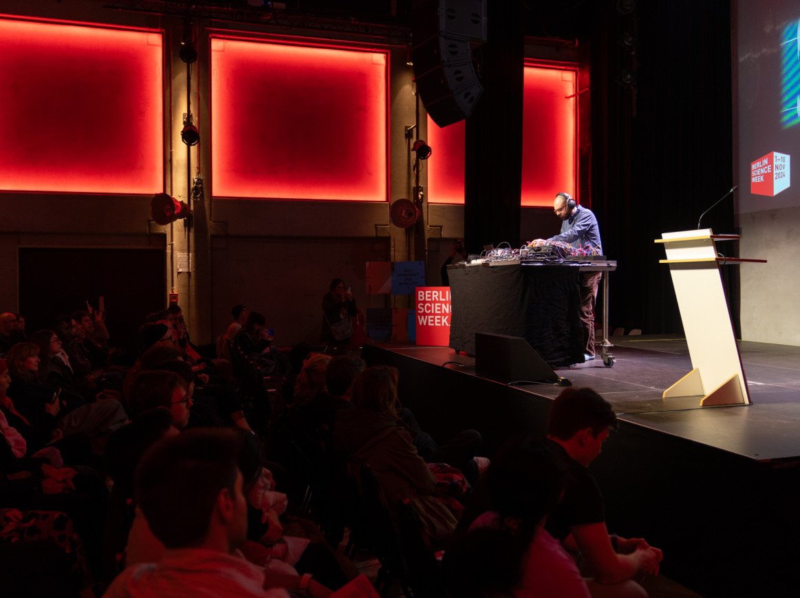 quantum piano performance of Thomas Tichai at the Science & Culture FORUM