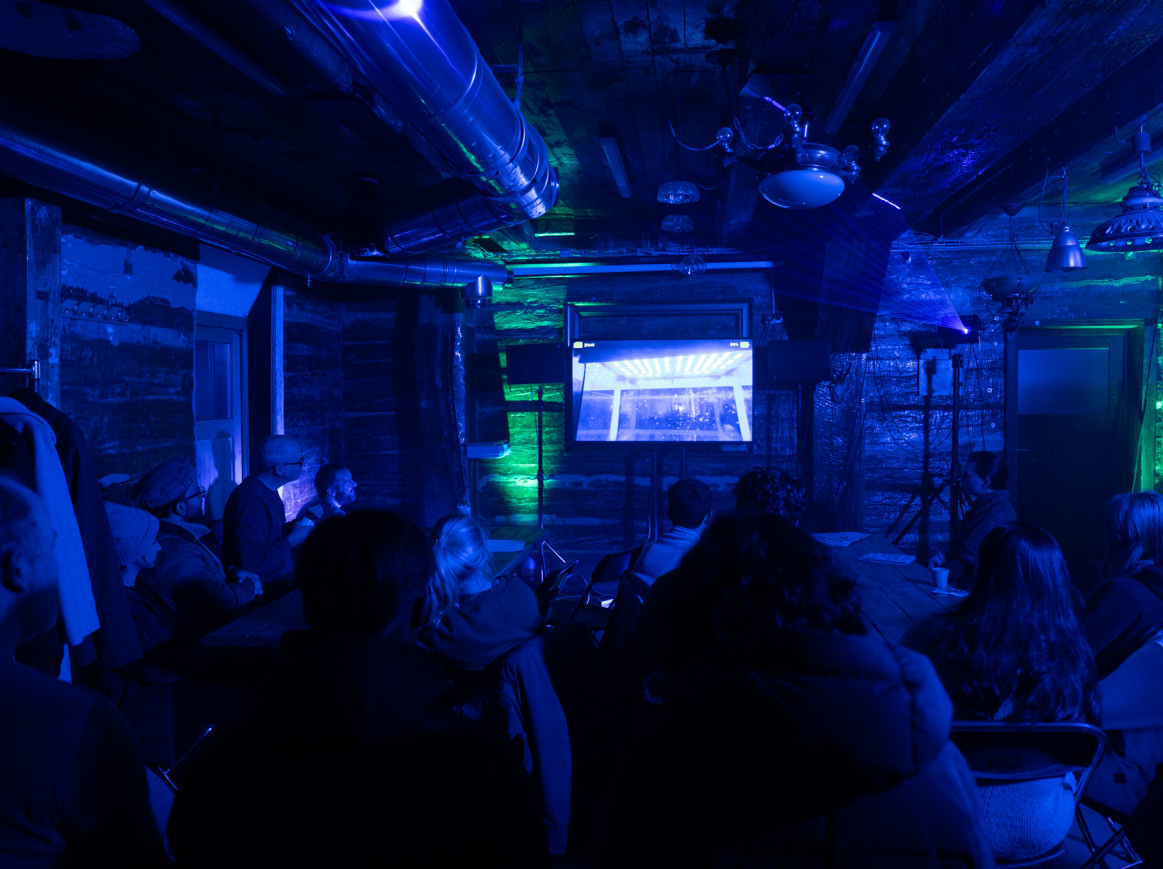 workshop at the Spreelunke about waterbodies. the room is set in blue light.