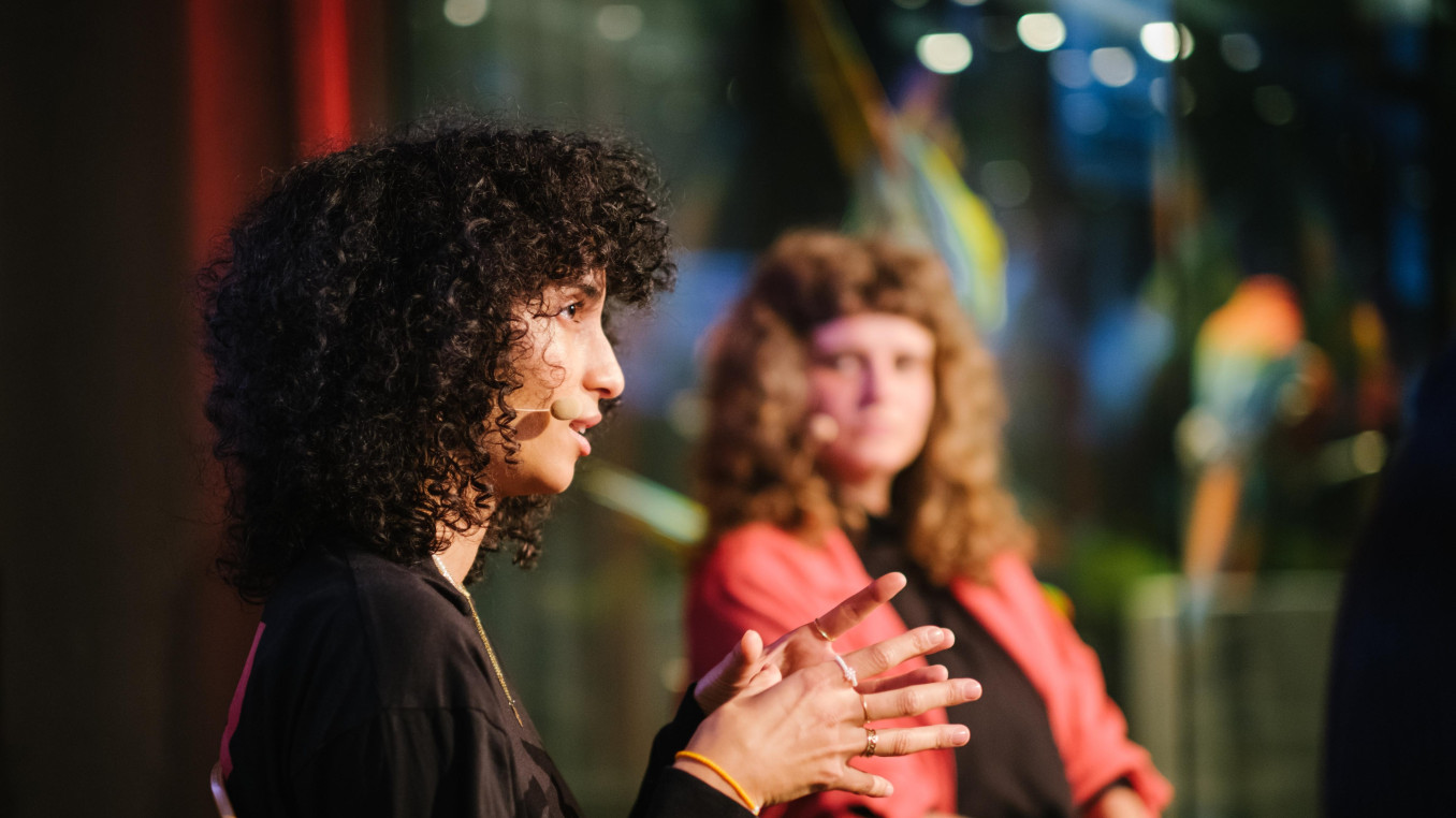 Women talking at the CAMPUS