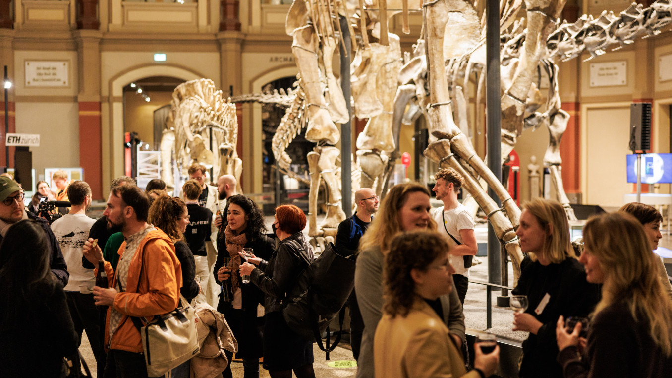 Network Session at the Berlin Science Week CAMPUS in the Dinosaur Hall